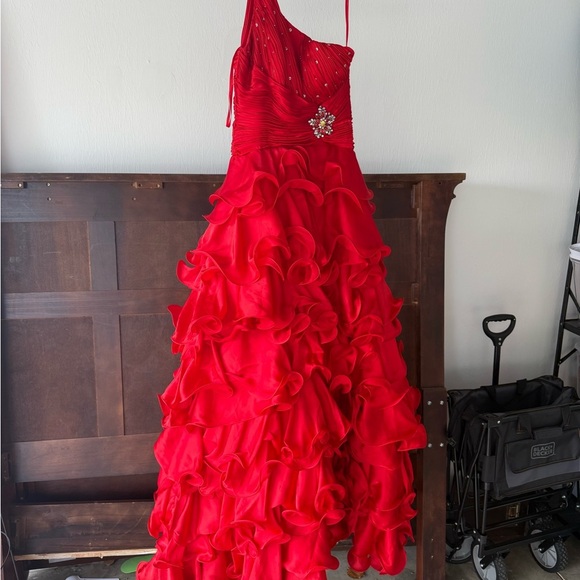 Mac Duggal Dresses & Skirts - Mac Duggal Vibrant Red Couture Dress